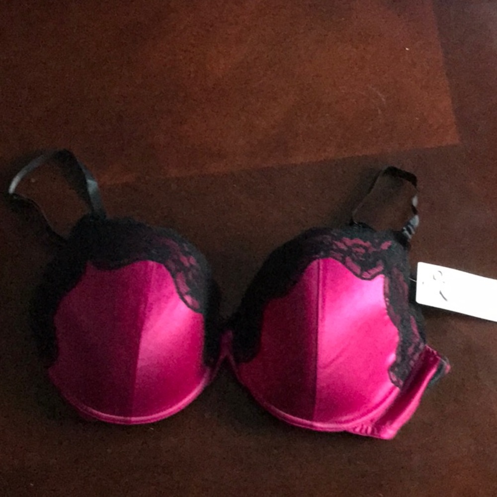 Elle Macpherson lined pink with black lace bra